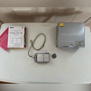 Vintage Nikon COOLPIX L4 Camera in Silver